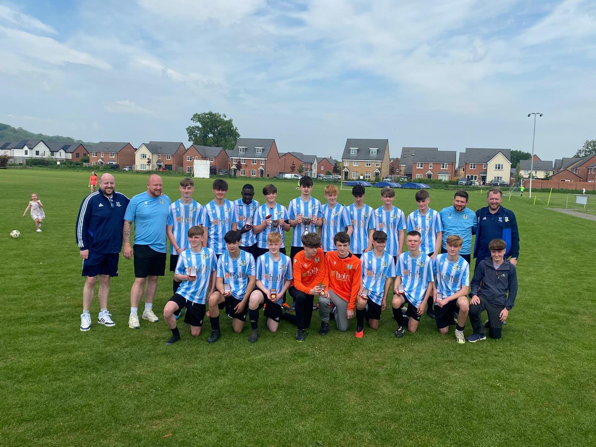 Congratulations to our under 15s who tonight beat Mold 3-1 to secure the league title.
What a seasons it’s been for the under 15s
LEAGUE ✅
NEWFA CUP ✅
FLINTSHIRE CUP ✅
Congratulations to all the players and coaches and of course the parents.