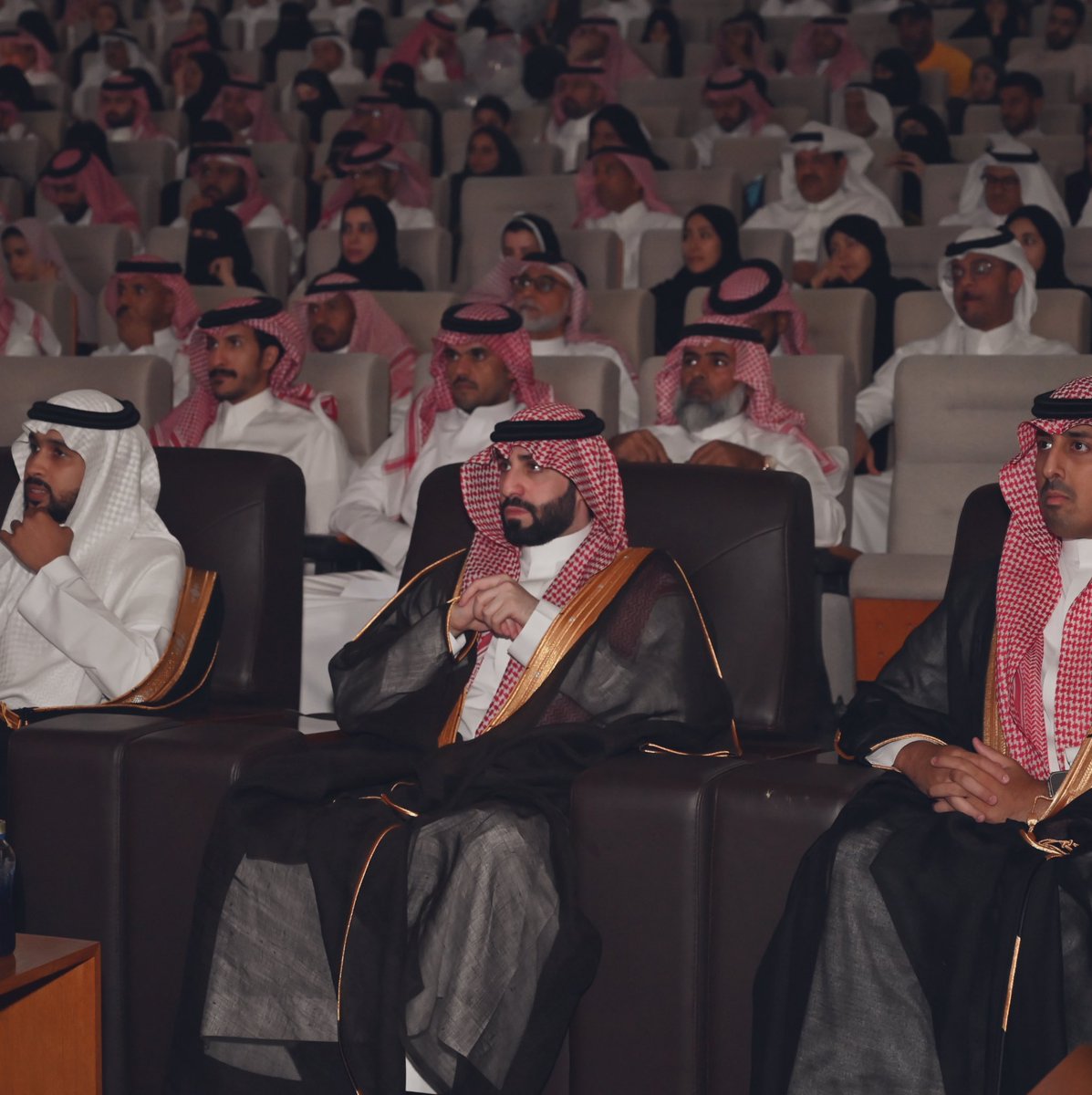 تحت رعاية صاحب السمو الملكي الأمير سعود بن نايف بن عبدالعزيز آل سعود أمير المنطقة الشرقية، وبتشريف صاحب السمو الملكي الأمير سعود بن بندر بن عبدالعزيز آل سعود نائب أمير الشرقية.
احتفلنا في الاصالة بتخريج الدفعة الخامسة
كل التمنيات لهم بالتوفيق والنجاح 🌷