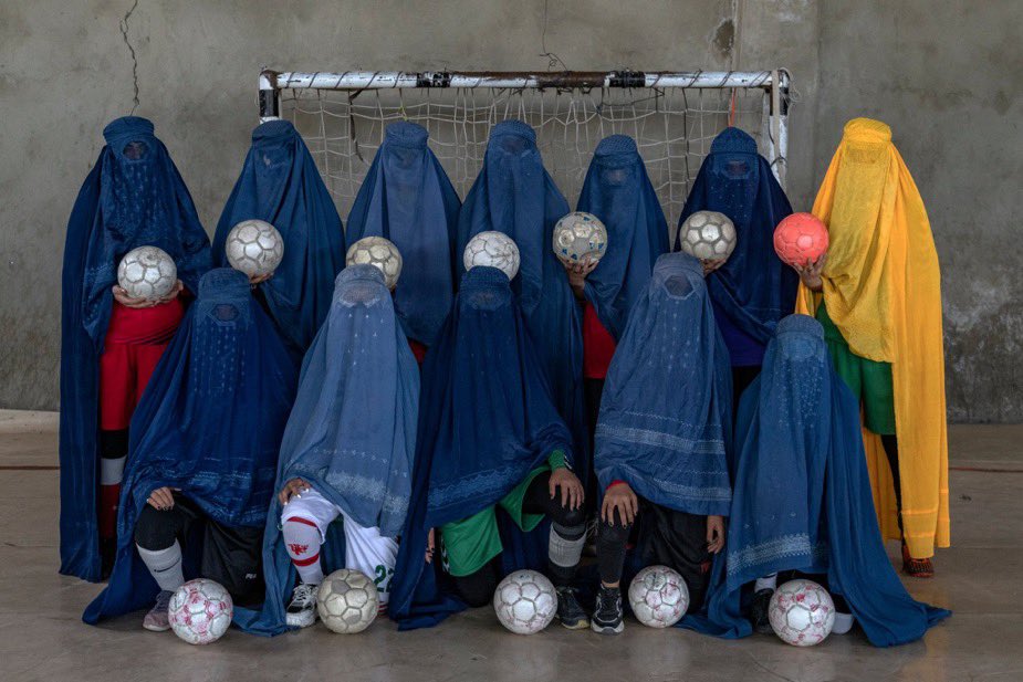 DAY: 978 🏫 DAY: 518 🎓 🇦🇫 Afghan women: They can't get an education because they are women. They can't work because they are women. They can't have free movement because they are women. They can't play because they are women. What else does the world need to: