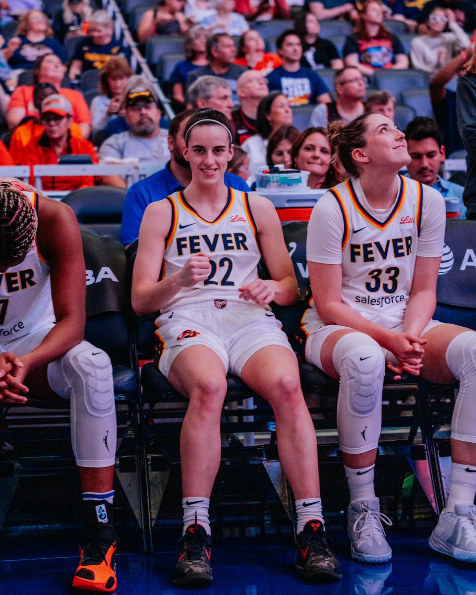 Caitlin and Erica used to play rock paper scissors after their names were announced in the starting lineup Since Kelsey Mitchell began starting, they now play together on the bench beforehand 🥹 This last game, Caitlin won 🤣