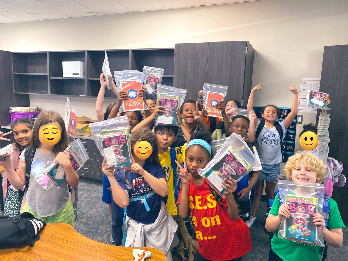 3rd Grade is so ecstatic to receive their Book Bundles for the summer!! 📚☀️ Thank you <a href="/OLE_Leopards/">Leonard Elementary</a> <a href="/MrSowders/">Mr. Sowders</a> <a href="/MrsDSchmitt/">MrsDSchmitt</a> ! 🤩
