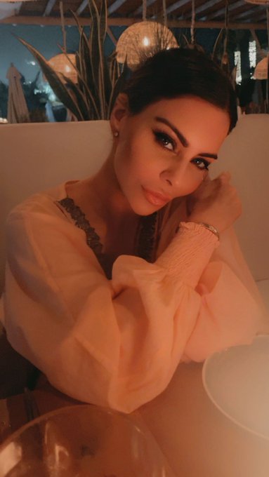 Dubai nights 🫶🏼 #linseydawnmckenzie https://t.co/htNI0zHelU<a href="/tag/linseydawnmckenzie"class="tags">#linseydawnmckenzie</a>