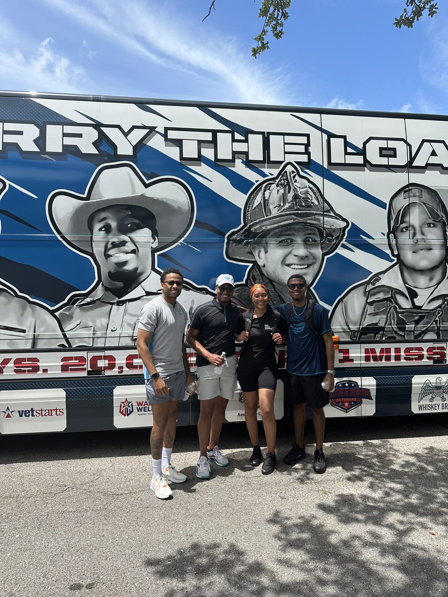 samanthanwolfe's tweet photo. Supporting our nation’s heroes 💙 Carry The Load stop #2 Gulfport, MS #CarryTheLoad #FirstNet @CarryTheLoad @FirstNet #ConnectedTogether #LifeatATT https://t.co/FfylvCE9NA