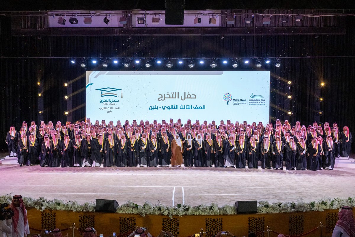 نائب أمير الرياض يرعى حفل تخريج الدفعة التاسعة والأربعين من طلاب مدارس الرياض. spa.gov.sa/N2109015 #واس_عام
