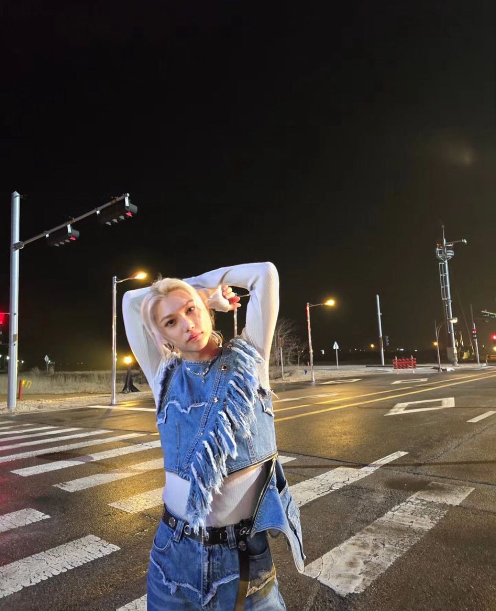 pecheslut's tweet photo. stopping traffic. https://t.co/z2YxRJdFo2