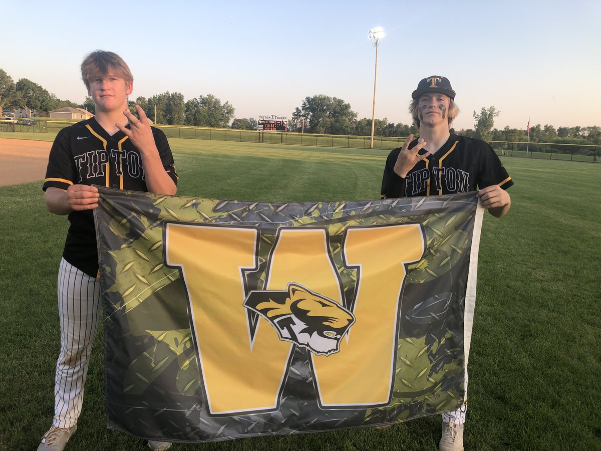 Tigers battled back after a rough night Monday to earn a 5-4 win vs Regina tonight. A team win but here's the Winning Pitcher/Catcher combo with the "W" flag. We travel to Regina tomorrow night for a JV-Var DH.