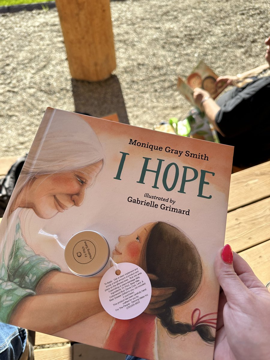 Tess Riley tweet media