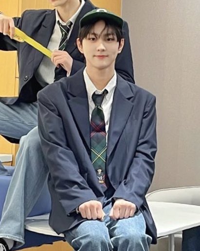 dobooboy's tweet photo. ⠀⠀⠀ 다소곳...하다                        다소 𝙜𝙤𝙖𝙩 하다 https://t.co/fc80g0FRfk
