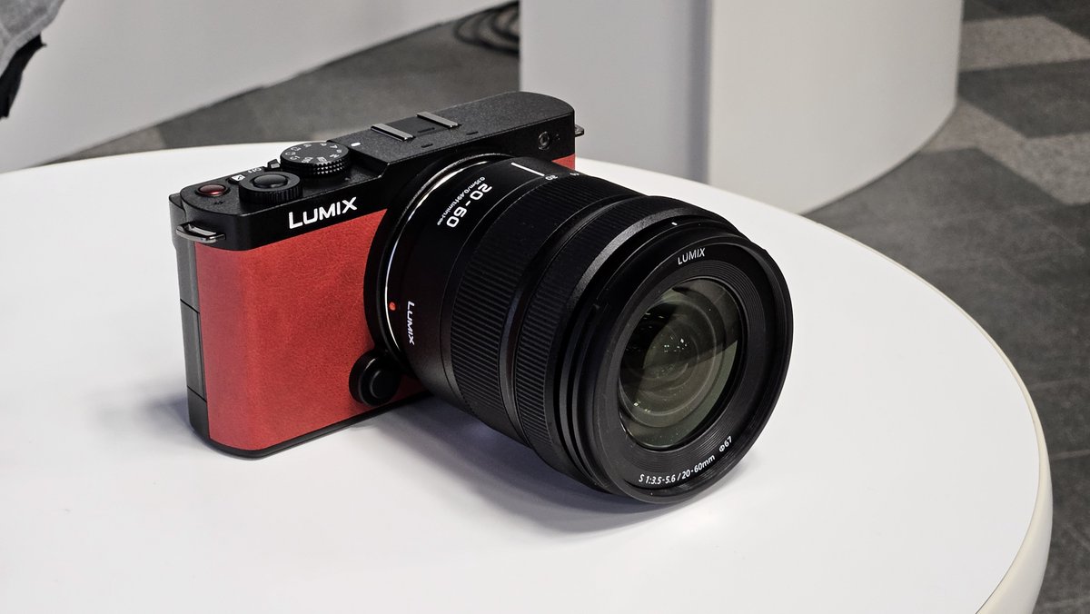 パナソニックの新型カメラ、LUMIX S9発表会きました。サイズちっさい！

📷フルサイズミラーレス一眼
🏃ボディ内手ブレ補正
🏳️‍🌈リアルタイムLUT使えます、LUTの重ねもあり
🎨カラバリはシルバーとブラック、張替えサービスで緑/赤/青にできる