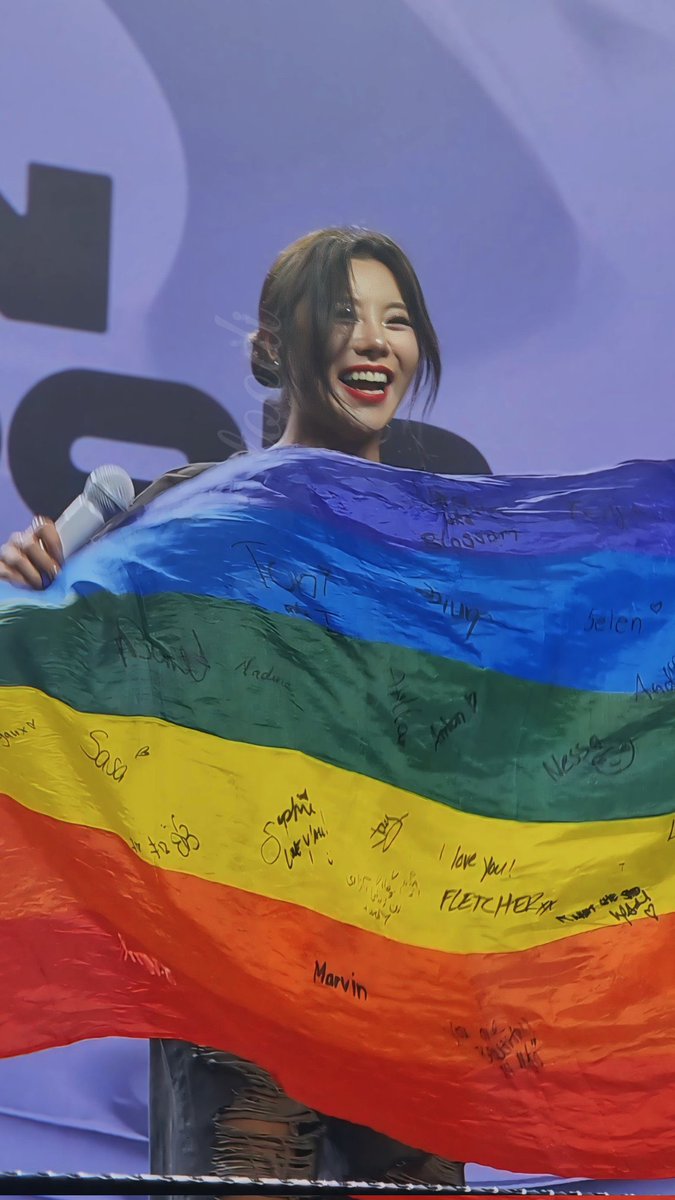wheeinab2's tweet photo. WE FCKING LOVE YOU JUNG WHEEIN!!!!!!! 🥹🌈🏳️‍🌈 https://t.co/jlqoW1N0Zi