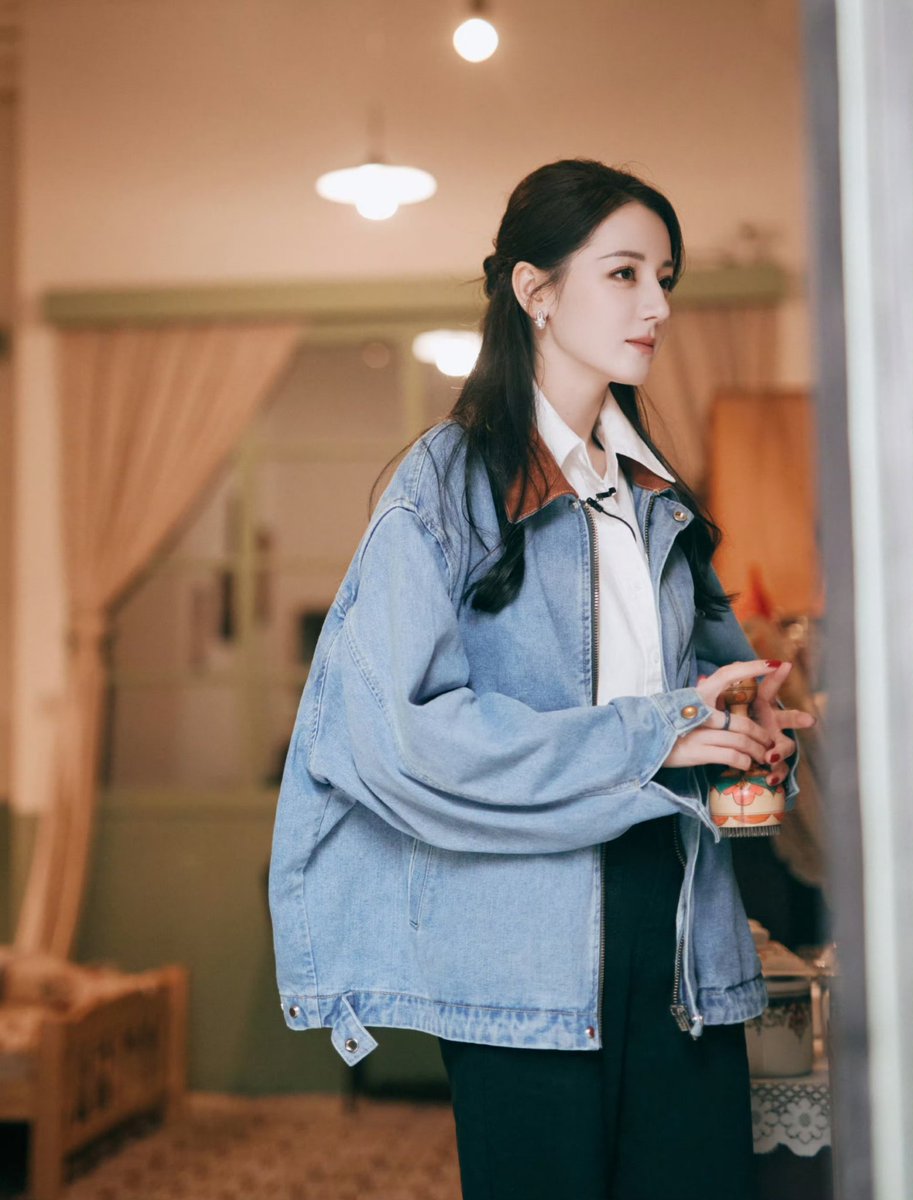 Rebaxx63's tweet photo. #TheTruthS2
Dilraba Dressing in denim and carrying a small bag, today’s nostalgic style ,lets start for reasoning today 😉
#Diraba #Dilireba https://t.co/uJ7VYbyuX0