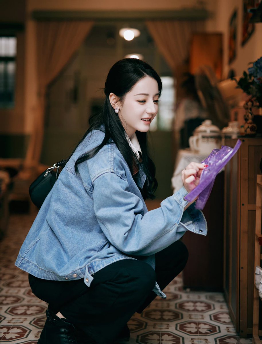 Rebaxx63's tweet photo. #TheTruthS2
Dilraba Dressing in denim and carrying a small bag, today’s nostalgic style ,lets start for reasoning today 😉
#Diraba #Dilireba https://t.co/uJ7VYbyuX0