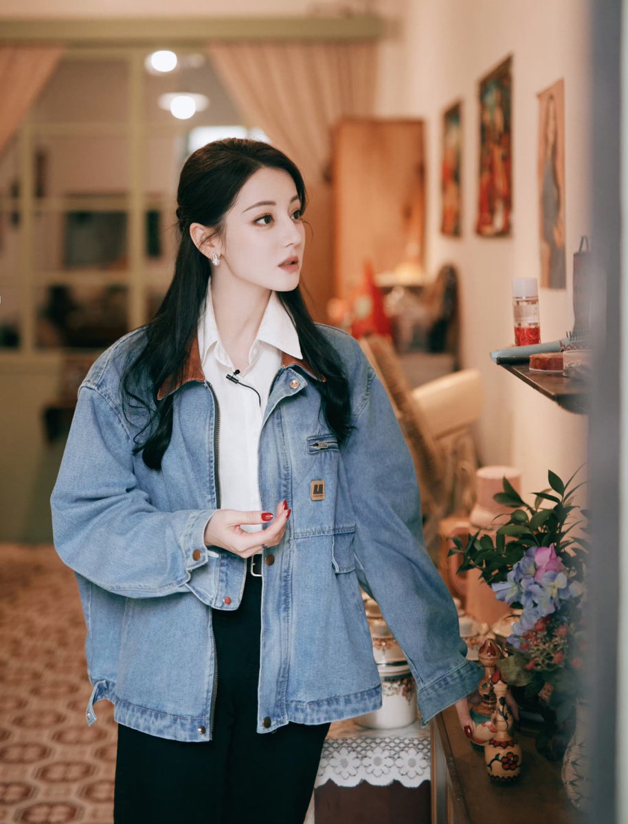 Rebaxx63's tweet photo. #TheTruthS2
Dilraba Dressing in denim and carrying a small bag, today’s nostalgic style ,lets start for reasoning today 😉
#Diraba #Dilireba https://t.co/uJ7VYbyuX0