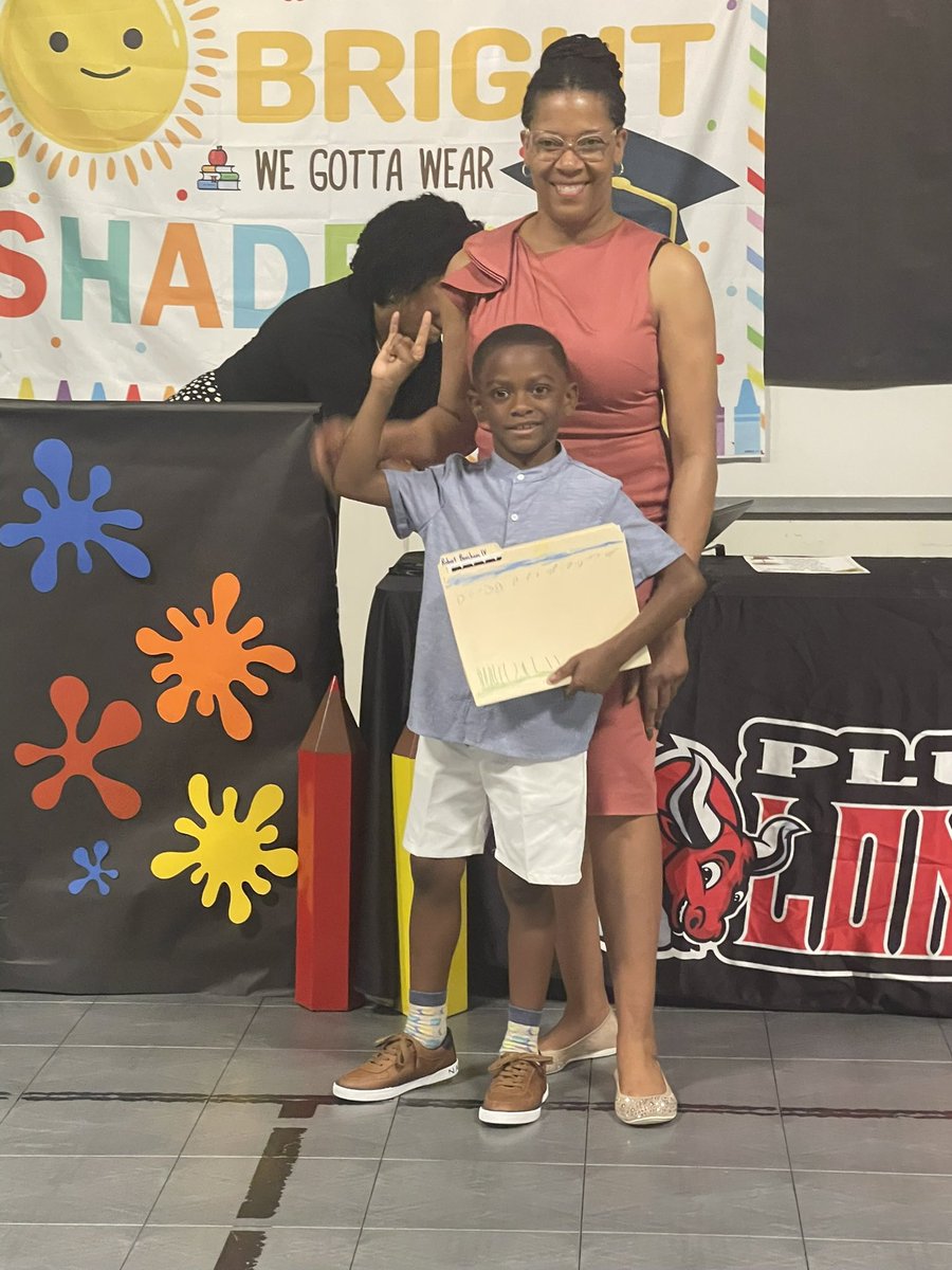Dbeecham00's tweet photo. My heartbeats! 💗 I’m super proud of all the hard work they put in this year. Some days were much better than others, but they/we survived. Shout out to the village. We couldn’t do this without you’ll. 2nd and 6th grade here we come! @plummer_strong @cedarhillisd 🤘🏾❤️🖤 https://t.co/z1OdAIwbte