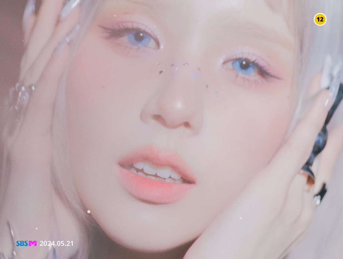 heejin pics 🪽 tweet media