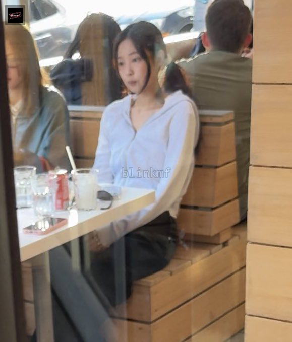 blinkmf's tweet photo. JENNIE! spotted in LA https://t.co/QUVyrLM3nC