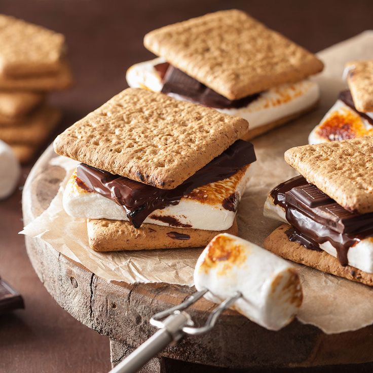 HeavenHellCB's tweet photo. < esmero se han preparado.

Y como postre, no hay nada mejor que s'mores para degustar junto a la fogata. https://t.co/jwjO1JpfPo