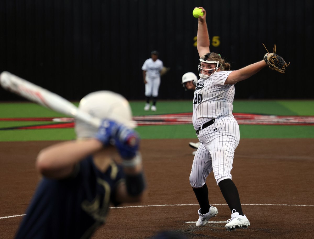 Softball playoffs: Denton Guyer starts fast in Game 1 win over Keller in regional final Full story: dallasnews.com/high-school-sp…