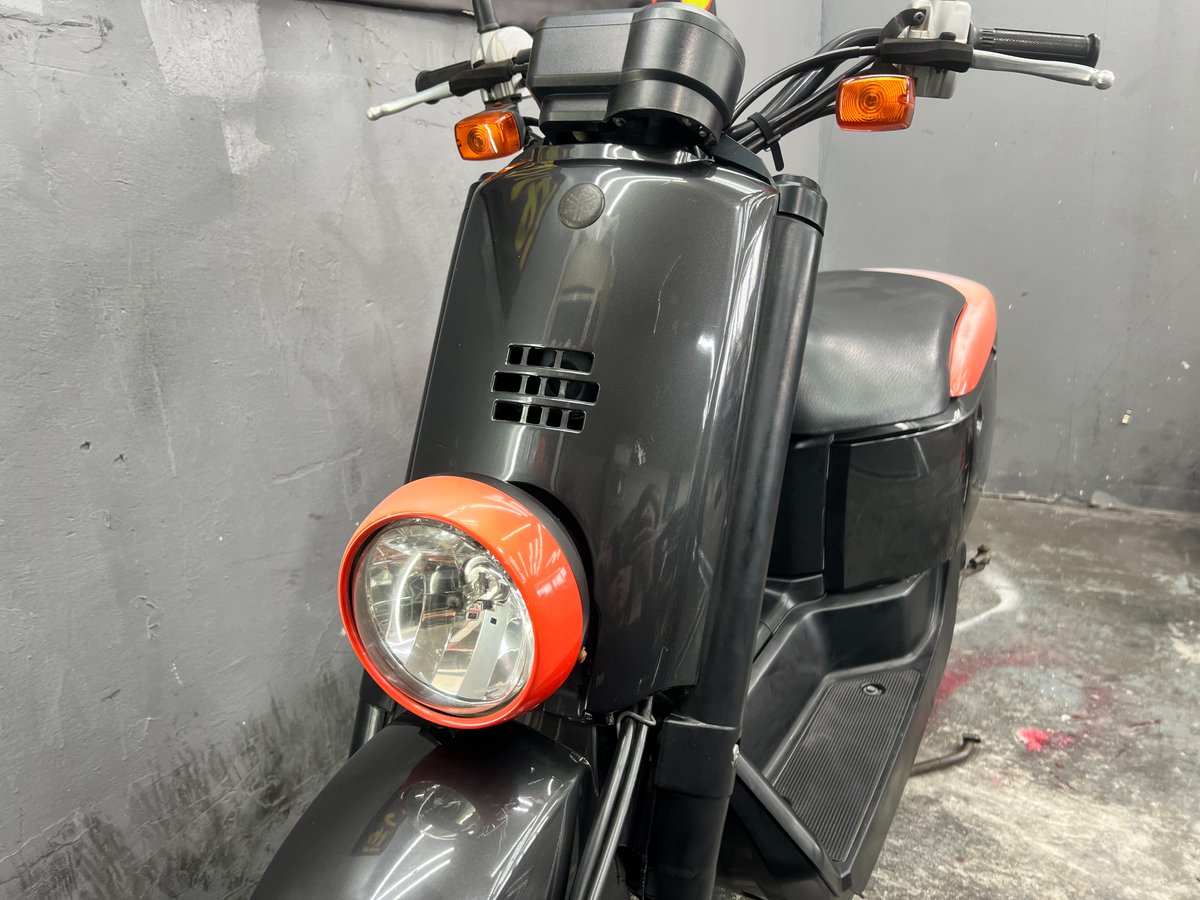 firstHirakata's tweet photo. ヤマハ　ボックス　FI　入荷しました😌

通勤や通学にいかがですか✨

#バイク
#バイク売ります
#バイク買います
#大阪
#京都
#枚方市
#茨木市
#寝屋川市
#高槻市
#摂津市
#八幡市
#交野市
#八幡市
#ヤマハ
#50cc
#スクーター
#原付
#VOX https://t.co/hyCndJ1NA1