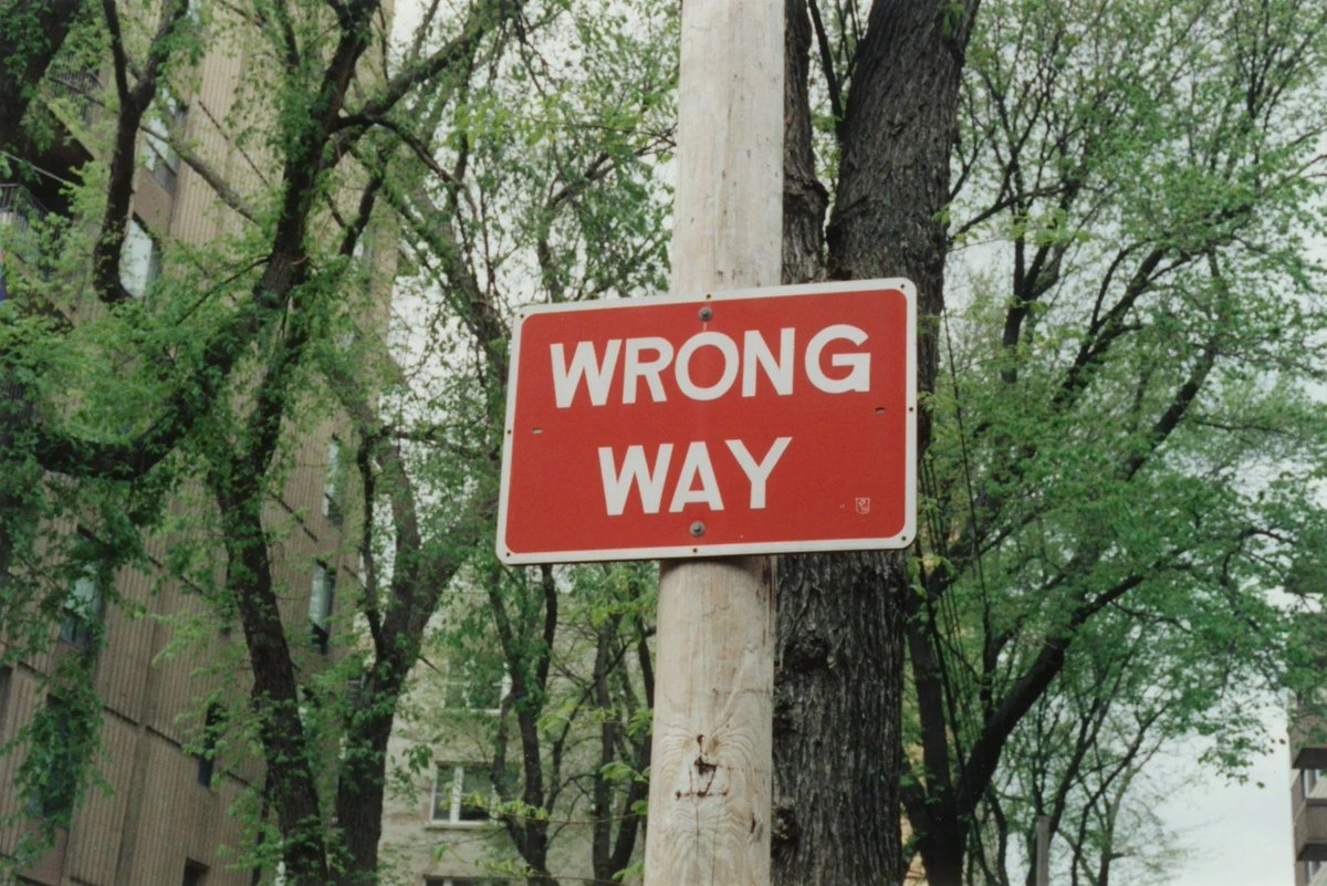 donhornsby's tweet image. The next time you are faced with a tough problem. Pause. Don’t accept your first impression as the real problem. buff.ly/3yCoLMA #WorkProblems #Decisions