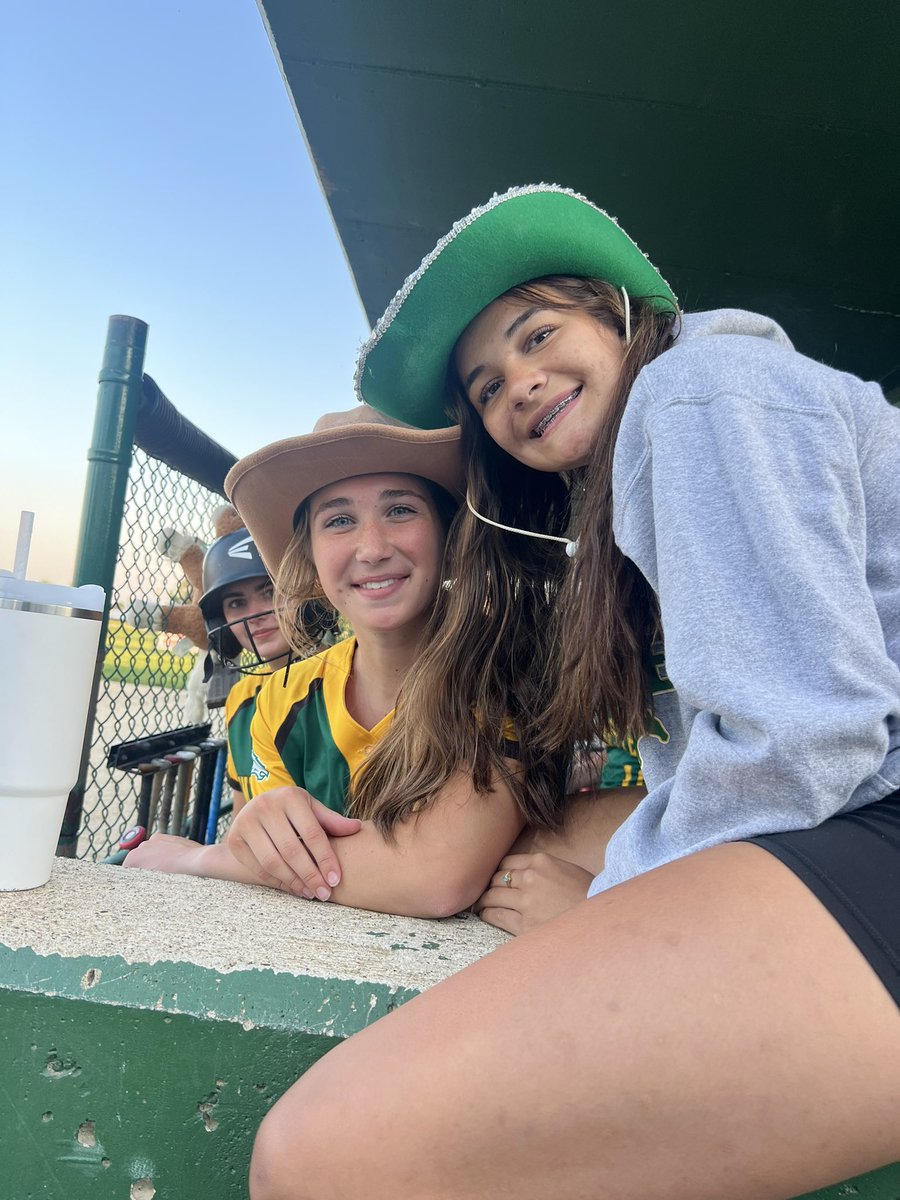 Hempstead Mustangs Softball tweet media