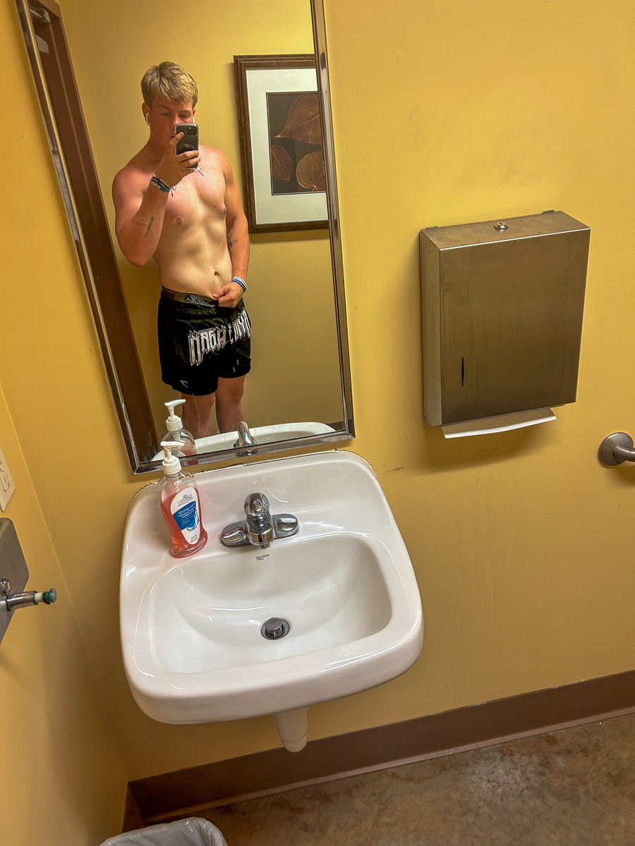 Murph time of 39:38
1 mile run
100 pull ups
200 push ups
300 squats
1 mile run