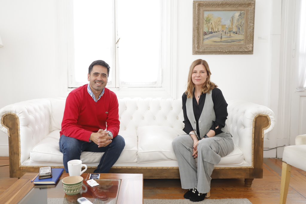 Recibimos y mantuvimos una reunión de trabajo con el intendente <a href="/IvanVillagran_/">Iván Villagrán</a> sobre los diferentes proyectos culturales que se están realizando en Carmen de Areco.
Coincidimos en la necesidad de seguir articulando acciones con el Municipio para potenciar nuestras políticas