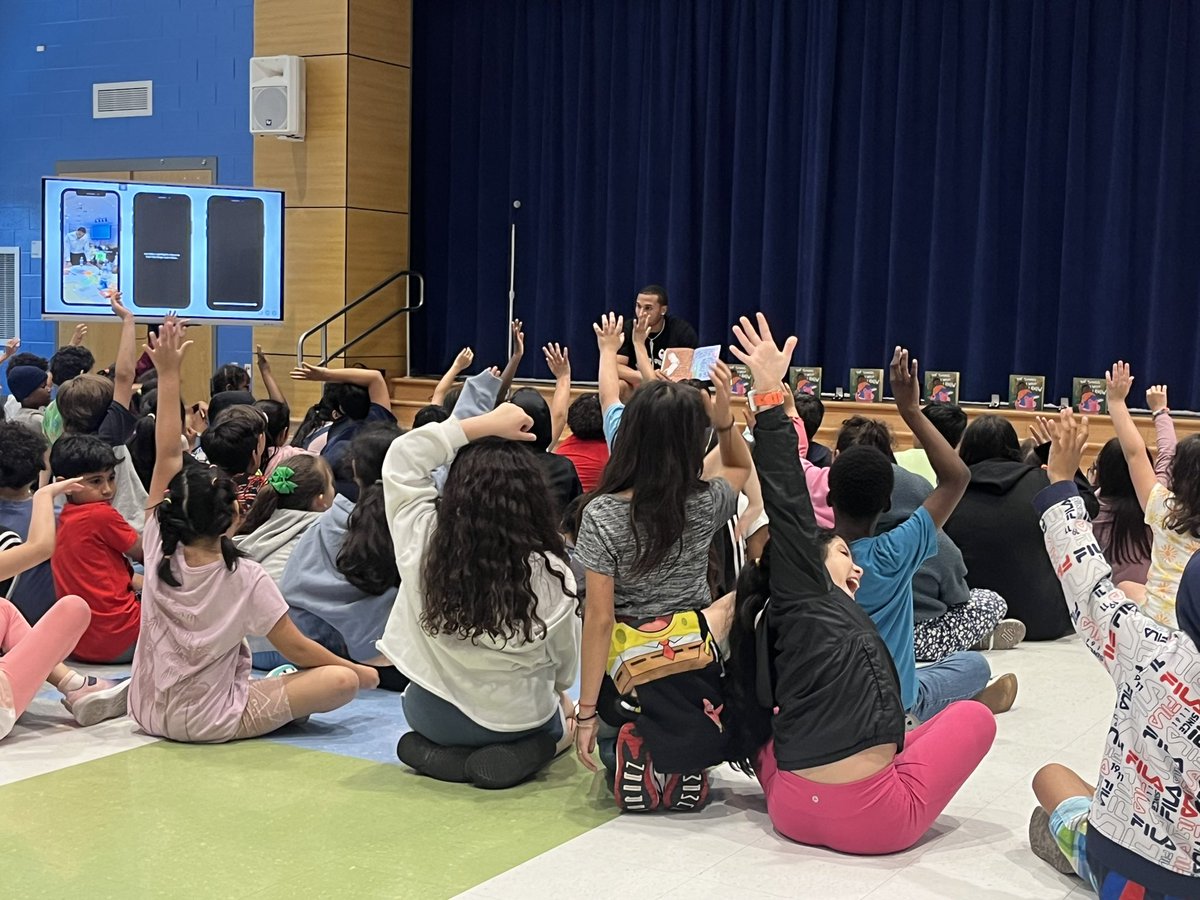 BurntMillsAP's tweet photo. Thank you @JulioAyamel for sharing your book The Things I Wish I Knew. Our 3rd graders enjoyed learning about the importance of financial literacy. Watching you grow from a student @SKES to an author has been something special! So proud! @HarrietTubmanES https://t.co/3YdhYOaoJj