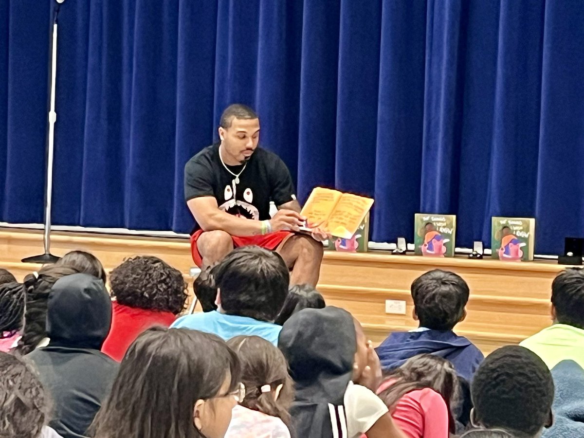 BurntMillsAP's tweet photo. Thank you @JulioAyamel for sharing your book The Things I Wish I Knew. Our 3rd graders enjoyed learning about the importance of financial literacy. Watching you grow from a student @SKES to an author has been something special! So proud! @HarrietTubmanES https://t.co/3YdhYOaoJj