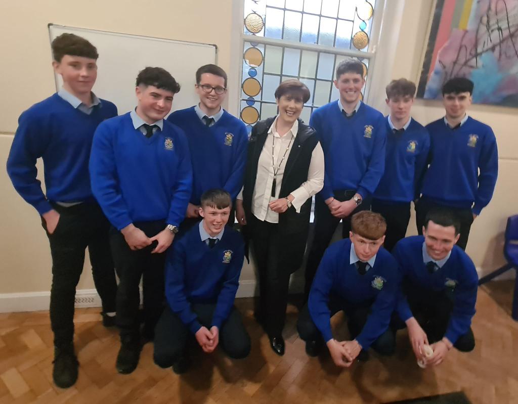 Delighted to accompany Minister For Education @NormaFoleyTD1 during her visit to Scoil Mhuire in Buncrana last evening. Minister Foley met with the staff members, the board of management & the 6th year students who had earlier attended the mass for the Leaving Cert students.