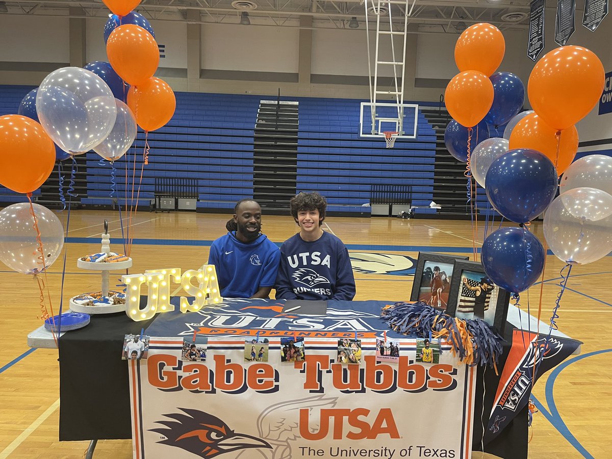 gabriel_tubbs's tweet photo. COMMITTED.
.
.
.
.
I am excited to announce that I will be continuing my academic and athletic career at UTSA🧡💙. I would like to thank my family, friends, and everyone who supported me along the way. Thank you to Coach T. and the @AfterburnersTC coaching for all the years of hard work. Thank you to @CoachAlexander6 for your coaching and leadership this year.  Biggest thanks to the man above for allowing me to be where I am today 🙏🏽. #agtg #committed @ChargerSpeed_ 4life @UTSATrackXC