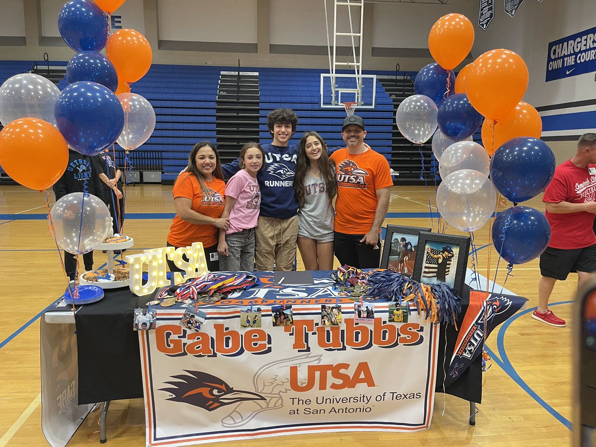 gabriel_tubbs's tweet photo. COMMITTED.
.
.
.
.
I am excited to announce that I will be continuing my academic and athletic career at UTSA🧡💙. I would like to thank my family, friends, and everyone who supported me along the way. Thank you to Coach T. and the @AfterburnersTC coaching for all the years of hard work. Thank you to @CoachAlexander6 for your coaching and leadership this year.  Biggest thanks to the man above for allowing me to be where I am today 🙏🏽. #agtg #committed @ChargerSpeed_ 4life @UTSATrackXC
