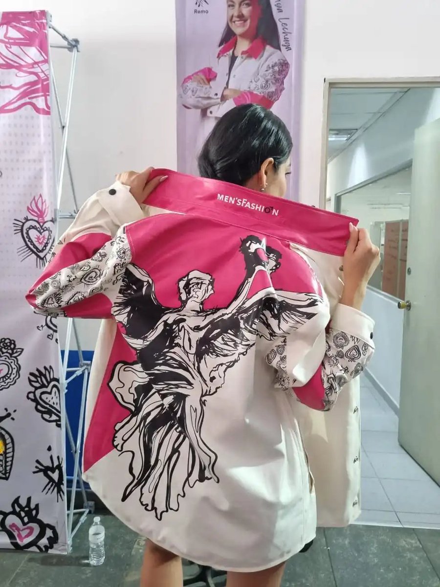 OlimpismoMex's tweet photo. Este será el uniforme de gala que vestirá México en #París2024 ¿Les gusta?

Se espera que salga también a la venta al público. https://t.co/q3570h7lNo