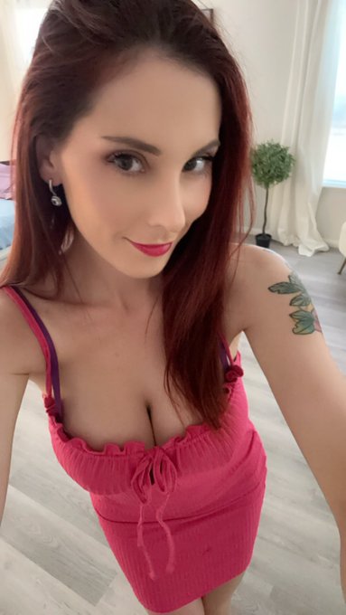 Pretty pink dress for @GF_Films https://t.co/X3FBXxffiA<a class="tags" href="/tag/gf_films">@gf_films</a>