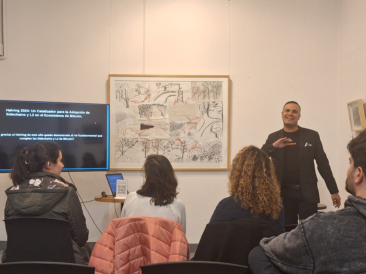 uxjossie's tweet photo. #BitcoinPizzaDay en @EspacioBitcoin
Charlas de #SimpleFi, @RipioApp y @rootstock_io https://t.co/FbgKJJ8Xmx