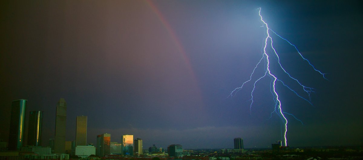 Let’s go! We’re back LIVE tonight. 

Cross your fingers the studio still works…

We’ll talk about the storm, Denise will once again blow it with Match Two, wonder what drugs Terrence Howard is on and more!! 

And yea, a real pic I took from the hotel. 

youtube.com/live/ZC3xcWZNj…