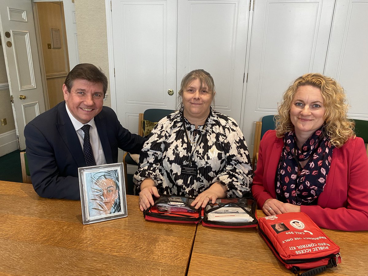 Knife Crime Awareness Week.
 
Today, I was in Westminster with Essex MPs &amp; our PFCC, raising awareness of the dangers of knives.

60 bleed kits, funded by <a href="/Essex_CC/">Essex County Council</a> are being distributed across the county. 

Thanks to <a href="/Metcalfe_SBET/">Stephen Metcalfe</a> for working with me to bring Essex MPs together