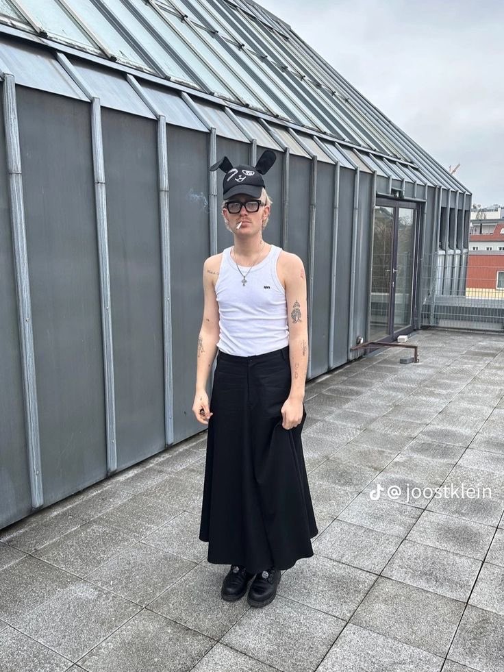 i love joost in skirts more than everything