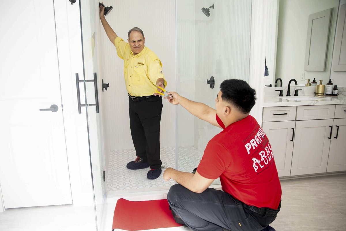 ArrowPlumbing's tweet photo. Plumbing leaks lead to serious damage, high bills, and mold growth if ignored. Monitor water bill, check meter, inspect pipes for signs of leaks. Don't wait ☎️ #JustCallArrow at 281.240.6868 for prompt, reliable service. 🚿🛠️ #HoustonPlumber #LeakRepair #WaterConservation https://t.co/SsB6VOYRRV