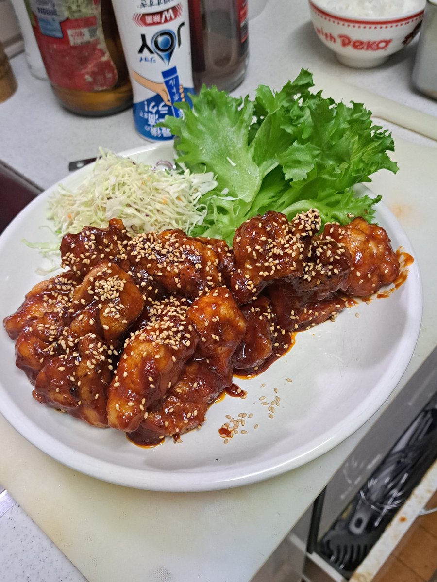 昨日の晩御飯
何にしようかと帰り道で韓国風居酒屋の前を通って思い付いたのがこれ
ヤンニョムチキン
チヂミ
あと、刺身
でした。