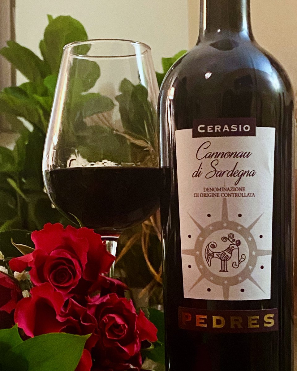 TheWiningHour's tweet photo. #WineWednesday 🍷 #WiningHour ft. @cantinapedresolbia 🇮🇹 #Cannonau
From Olbia, the heart of Sardinia, this Cannonau has intense notes of red berries, herbs, oak and subtle spice. Full-bodied, round with a long finish.
What’s in your glass?
https://t.co/uhpmyZ1Rja https://t.co/MB9JUJPZyj