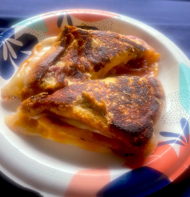 Canna butter 💨🍃bacon grilled cheese https://t.co/ftf8oWChEk