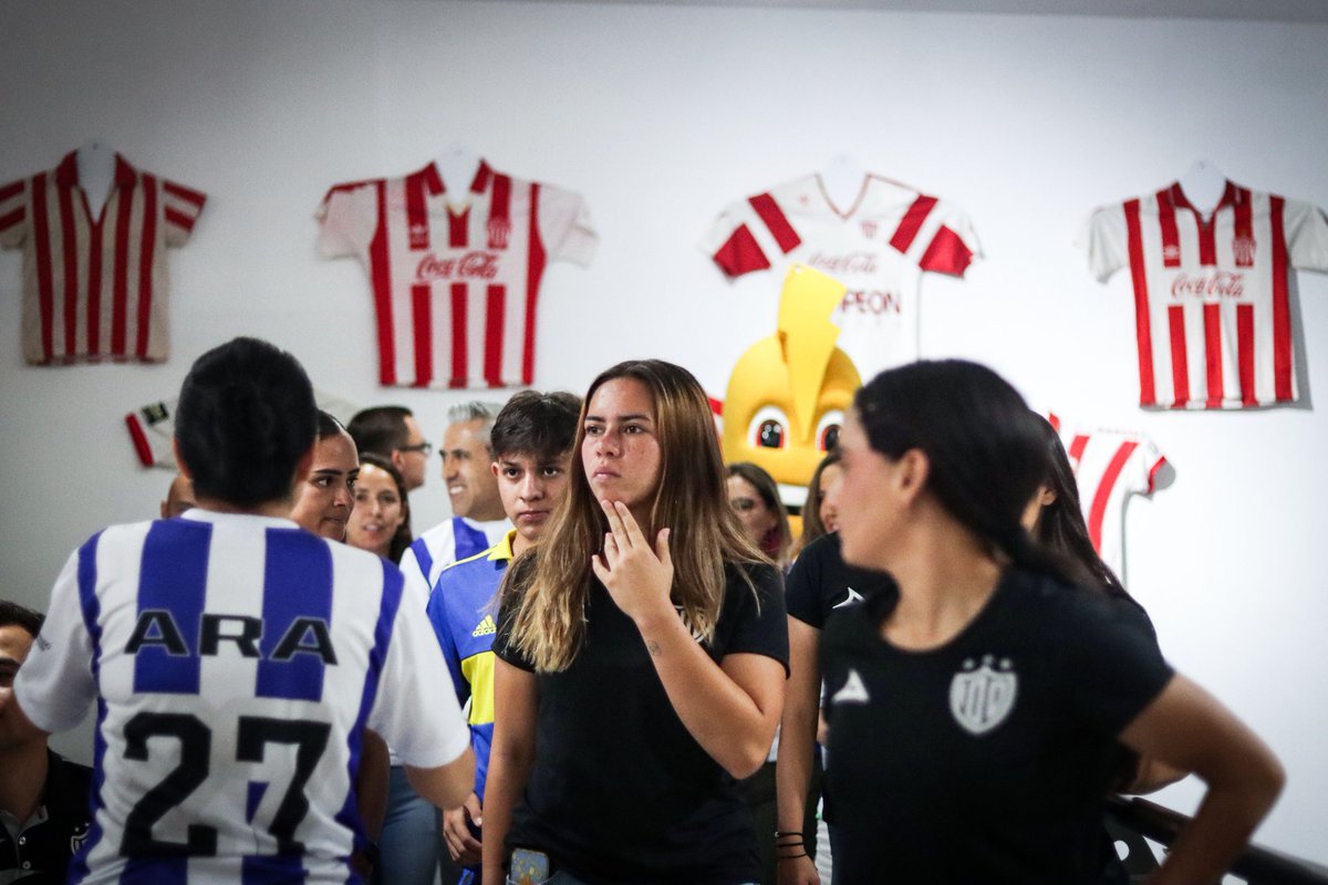 Acompañados por las jugadoras de @NecaxaFemenil: @SahiryCruz, @karendeleonp, @vale_maguirre1, @LucyMunoz04 y @Karen_Jissel, este día estuvimos presentes en la inauguración de la Sala 'Mundo Futbol' del #MuseoDescubre. #EstaEsMiCasa ⚡