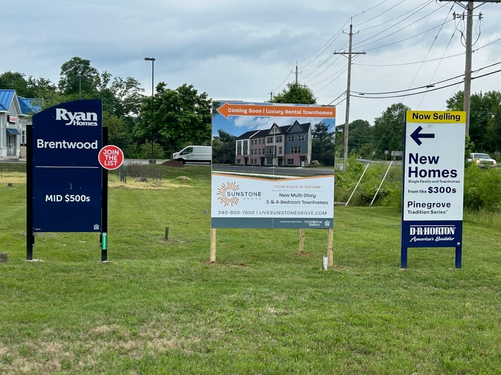 SignaramaC33595's tweet image. 🔄 Ensure Seamless Navigation with Our Custom Directional &amp;amp; Wayfinding Signs! 🔄 At Signarama Tysons Corner, we create functional and aesthetically pleasing signage solutions that guide visitors effortlessly through your space. Contact us today #DirectionalSignage