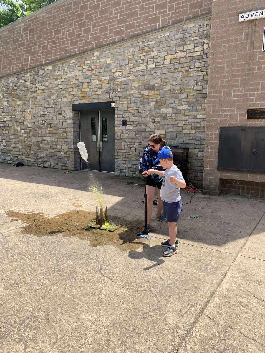 PalmerColando's tweet photo. Bus Ride+Rockets+Animals+Outdoors=FUN! 
🚍🚀🦔🌄

We had a blast at our field trip to Sunrise Lake today! @SunriseLakeOEC @NSSEO_org @WindsorWildcats https://t.co/4JvfqaVOQn