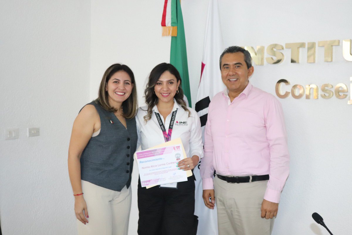 Montano_Ventura's tweet photo. Donde tuve el honor de asistir a la entrega de reconocimiento y premios a los ganadores del concurso. Agradezco al personal de la #JLE y a la Vocal EJecutiva @lizza017 por su amable invitación.
¡Muchas Felicidades a los ganadores! https://t.co/XV8hJtgdFk