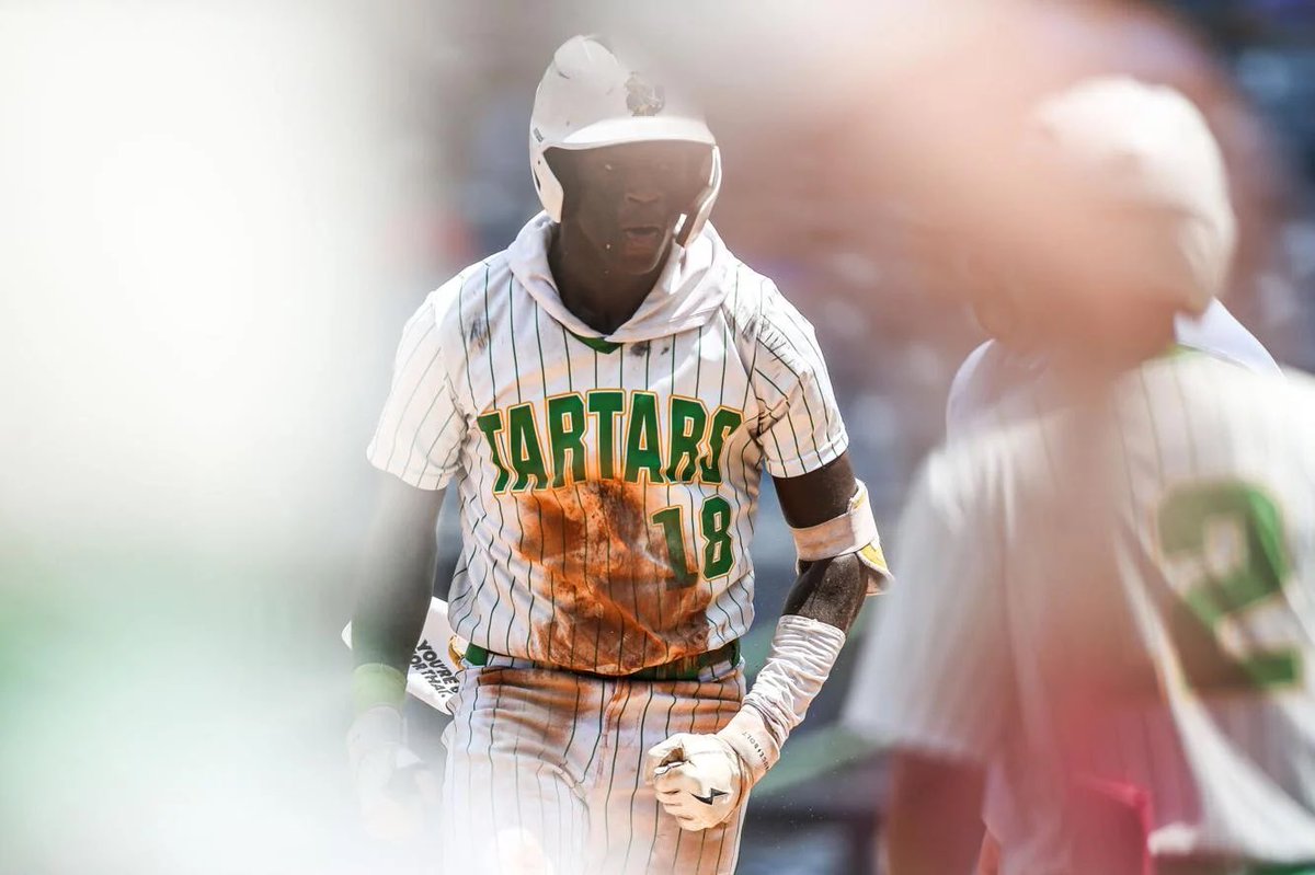 TreyBarnes07's tweet photo. State Championship 3-run inside the park hr!! https://t.co/EI2eQEYWWN