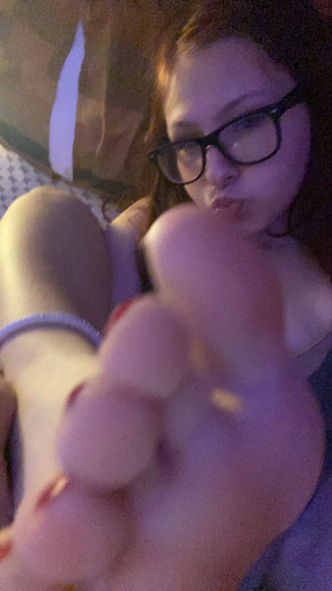 Take a lick 😝😝 
Dm I’m selling !! 
$lyninabin