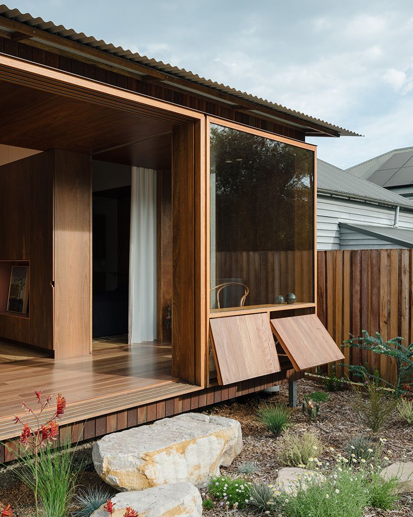 designboom's tweet image. australian architects renovate &apos;aru house&apos; with brickwork and timber screens 🧱 buff.ly/3yzzlEo