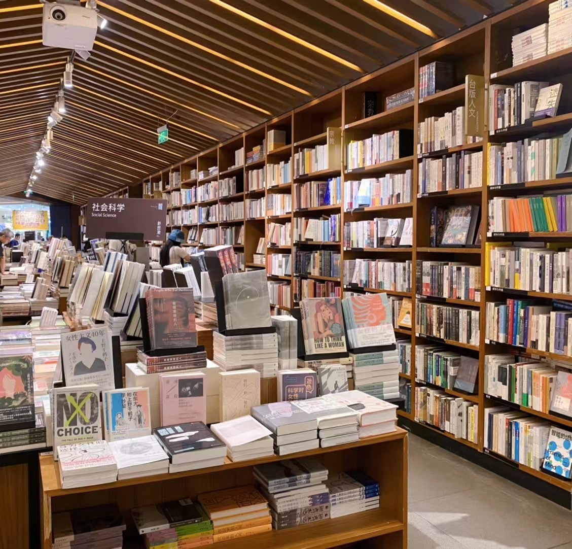 bibi2501's tweet photo. #library I like to read and recharge my batteries when I’m not busy. https://t.co/rFqNWnMQyn